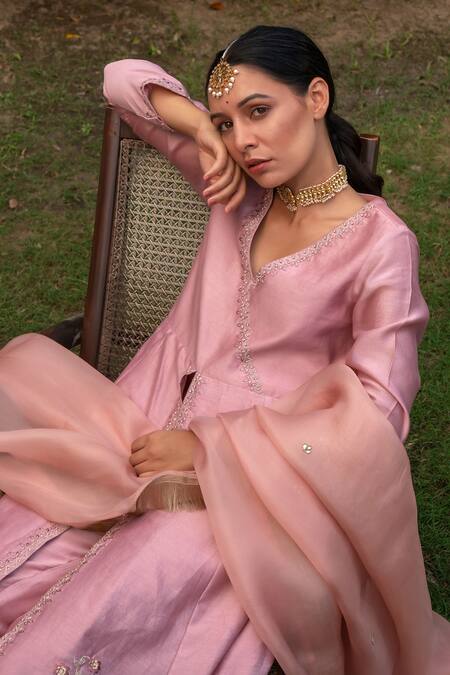 Rashi Jain_Pink Chanderi V Neck Nakashi Anarkali Set _at_Aza_Fashions
