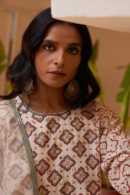 Rekha Agra Red Cotton, Organza Mirrors, Embroidery Quatrefoil Print Kurta And Gharara Set Online at Aza Fashions Rekha Agra_Red Cotton, Organza Mirrors, Embroidery Quatrefoil Print Kurta And Gharara Set _Online_at_Aza_Fashions