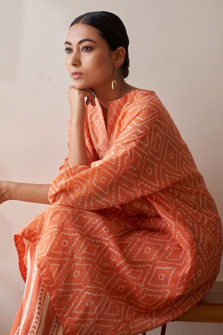Rekha Agra Orange , Chanderi, Handloom Diamond Pattern Kurta With Pant Online at Aza Fashions Rekha Agra_Orange , Chanderi, Handloom Diamond Pattern Kurta With Pant _Online_at_Aza_Fashions