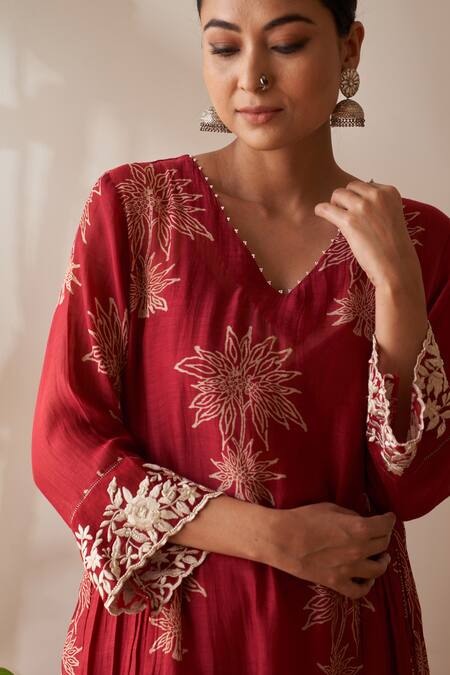 Rekha Agra Red , Handloom Embroidery, Printed Chanderi Kurta And Pant Set Online at Aza Fashions Rekha Agra_Red , Handloom Embroidery, Printed Chanderi Kurta And Pant Set _Online_at_Aza_Fashions