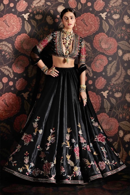 Black Embroidered Lehenga Set Design by Ridhi Mehra at Pernia's Pop Up Shop  2024