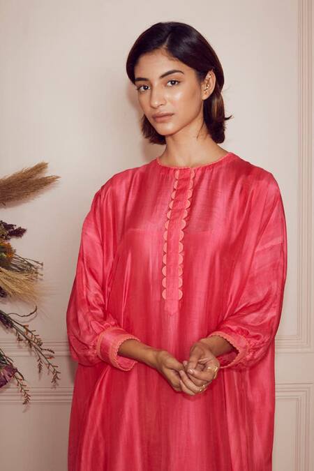 Ridhi Mehra_Pink Kaftan Fine Silk And Inner Mulmul Round Aubre _at_Aza_Fashions