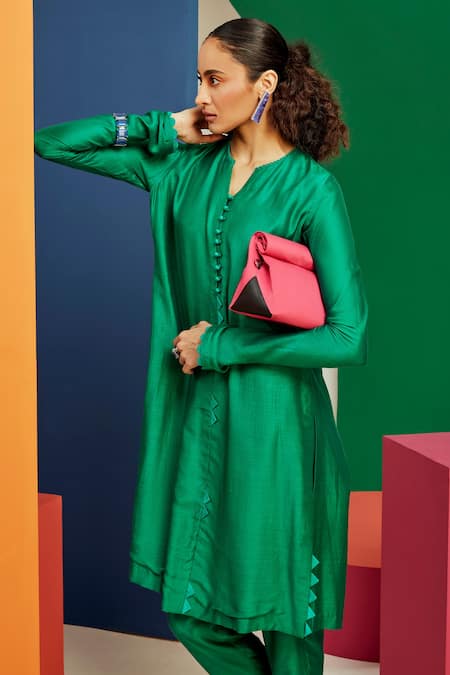 Ridhi Mehra_Green Silk Notched Tyra Kurta And Pant Set _Online_at_Aza_Fashions