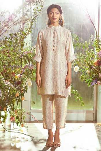 Ridhi Mehra White Chanderi High Neck Kurta And Pant Set Online at Aza Fashions Ridhi Mehra_White Chanderi High Neck Kurta And Pant Set _Online_at_Aza_Fashions