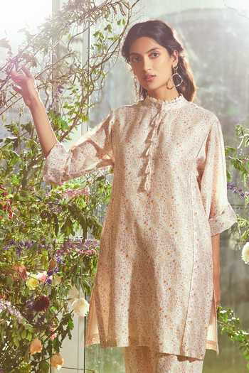 Shop Ridhi Mehra White Chanderi High Neck Kurta And Pant Set Online at Aza Fashions Shop_Ridhi Mehra_White Chanderi High Neck Kurta And Pant Set _Online_at_Aza_Fashions