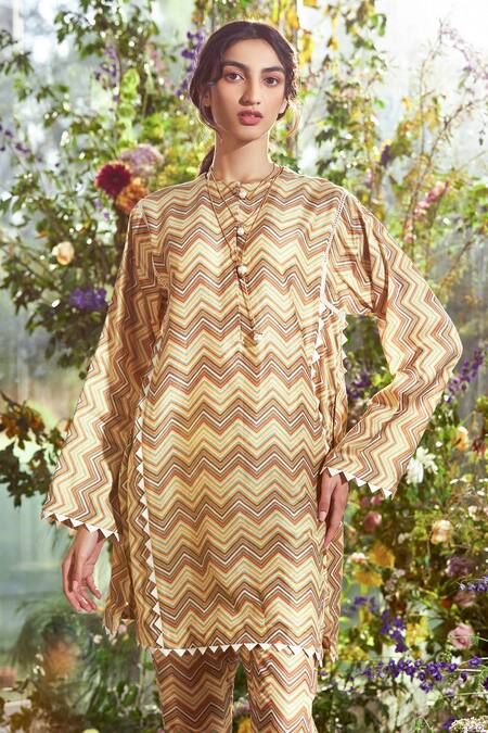 Buy Ridhi Mehra Yellow Chanderi Round Kurta And Pant Set Online at Aza Fashions Buy_Ridhi Mehra_Yellow Chanderi Round Kurta And Pant Set _Online_at_Aza_Fashions