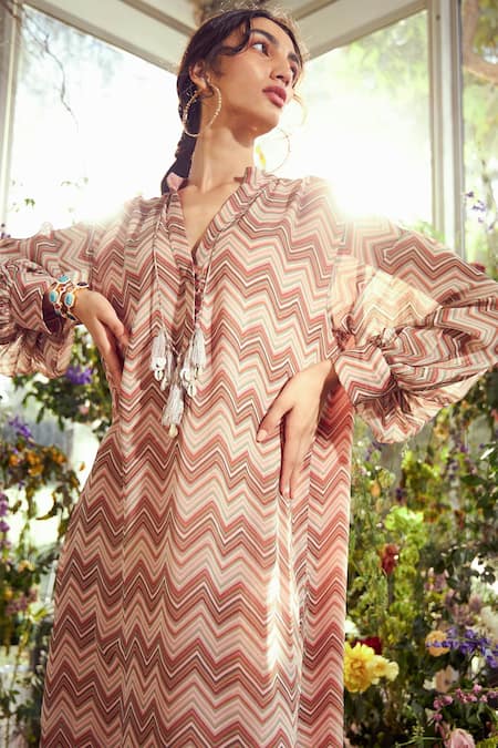 Ridhi Mehra_Peach Georgette Mandarin Collar Chevron Print Dress _Online_at_Aza_Fashions