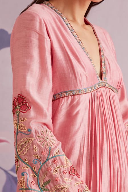Ridhi Mehra_Pink Silk Embroidered Floral Motifs V Neck Briony Kurta And Pant Set  _Online_at_Aza_Fashions