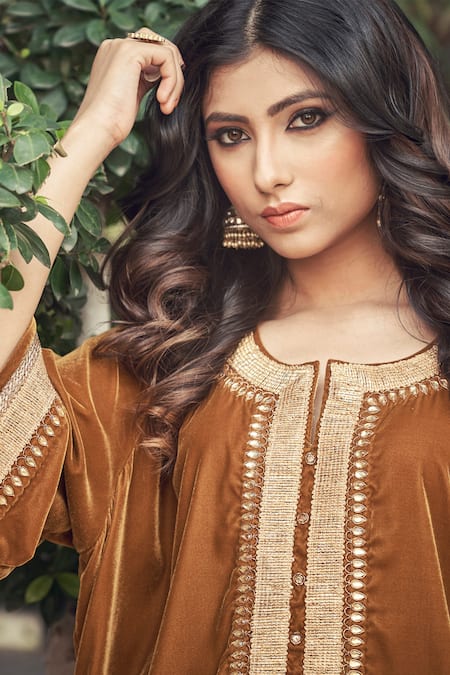 Ranian_Brown Velvet Kurta And Salwar Set _Online_at_Aza_Fashions