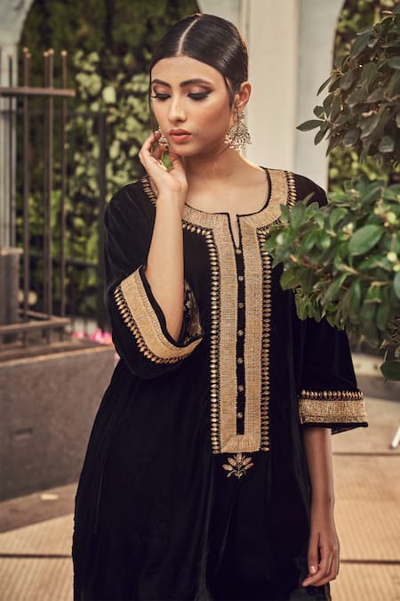 Shop_Ranian_Black Velvet Kurta And Salwar Set _at_Aza_Fashions