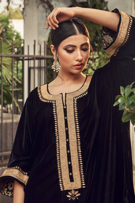 Ranian_Black Velvet Kurta And Salwar Set _Online_at_Aza_Fashions