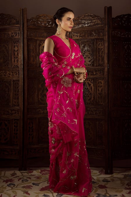 Shop_Priyal Bhardwaj_Pink Silk, Organza Floral V Neck Embroidered Saree With Blouse _at_Aza_Fashions