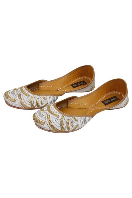 Feetoes Shoes White Embroidered Juttis