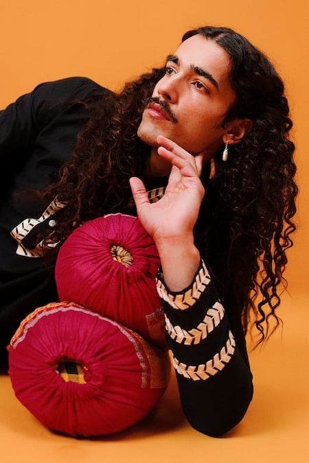 Wabi Sabi By Anshum-Ritesh_Black Chanderi Embroidery Aari Hand Kurta Set _Online_at_Aza_Fashions