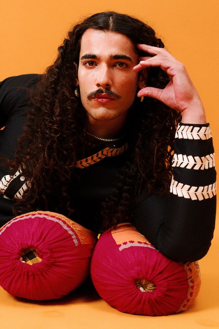 Buy_Wabi Sabi By Anshum-Ritesh_Black Chanderi Embroidery Aari Hand Kurta Set _Online_at_Aza_Fashions