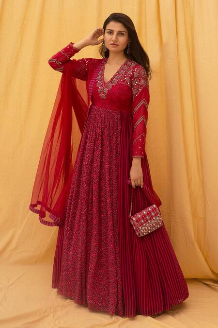 Awigna_Maroon Georgette Mirror V Neck Printed Anarkali With Dupatta_Online_at_Aza_Fashions