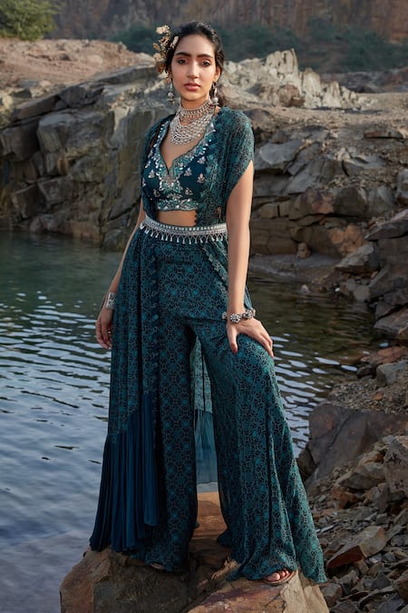 Awigna Green Georgette Printed Mirror V Neck Cape And Palazzo Set 