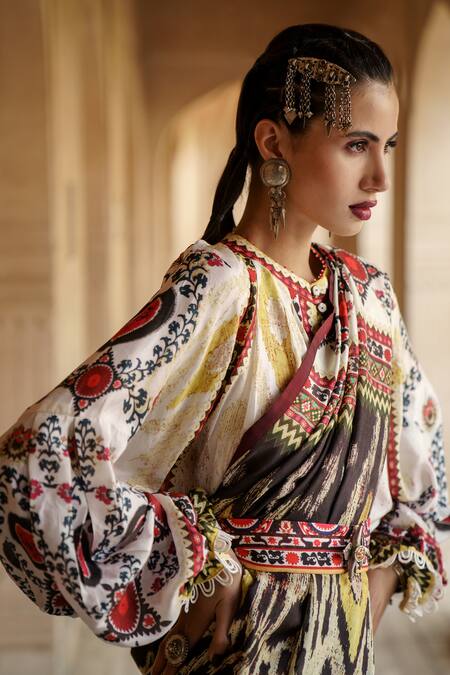 Rajdeep Ranawat_Black Silk Round Saffia Saree With Blouse_at_Aza_Fashions