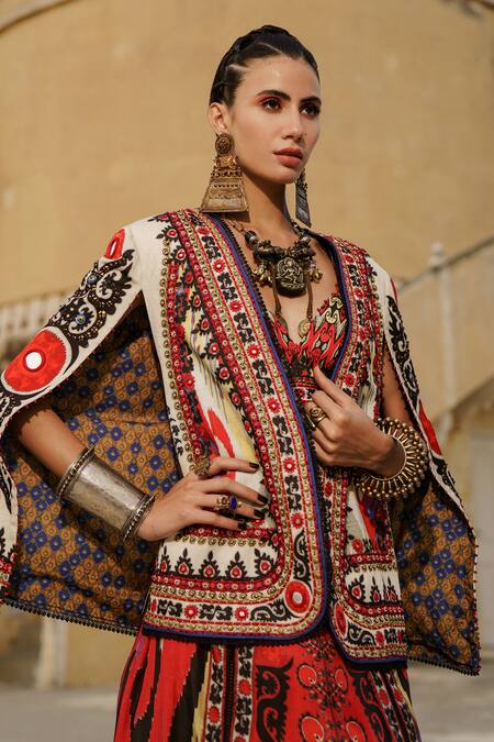 Rajdeep Ranawat Red Dupion V Neck Maviya Bralette Online at Aza Fashions Rajdeep Ranawat_Red Dupion V Neck Maviya Bralette_Online_at_Aza_Fashions