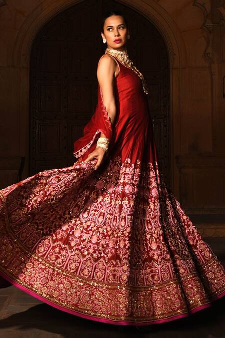 Reynu Taandon_Red Net, Chanderi Silk Scoop Neck Embroidered Anarkali With Dupatta _Online_at_Aza_Fashions