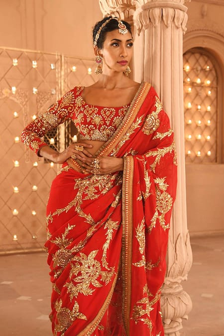 Reynu Taandon_Red Georgette Scoop Neck Embroidered Saree With Blouse _Online_at_Aza_Fashions