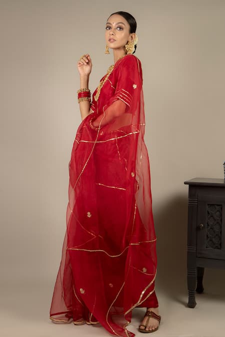 Buy_Ikshita Choudhary_Red Saree Organza Blouse Chanderi Petticoat Satin Floral Embroidered Set_Online_at_Aza_Fashions
