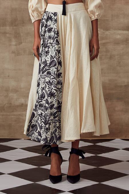 Rishi and Vibhuti White Moss Cotton Oleander Balloon Sleeve Top And Skirt Set 5