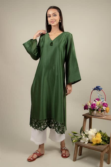 Shop_Ikshita Choudhary_Green Kurta Chanderi Silkpant Cotton Floral Cutwork V Neck And Pant Set_Online_at_Aza_Fashions