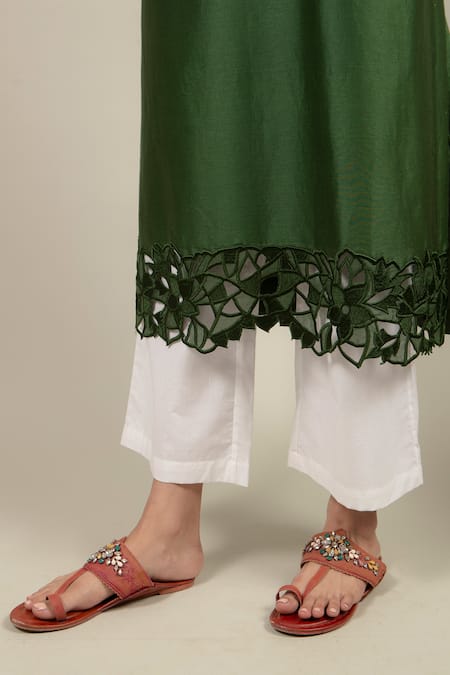 Ikshita Choudhary_Green Kurta Chanderi Silkpant Cotton Floral Cutwork V Neck And Pant Set_at_Aza_Fashions