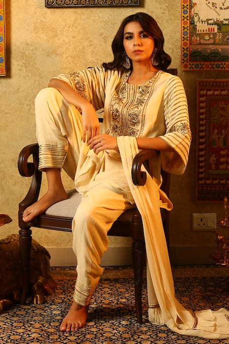Samatvam By Anjali Bhaskar Beige Viscose Georgette Round Embroidered Kurta Set 