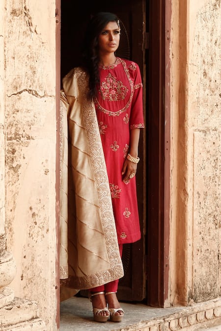 Samatvam By Anjali Bhaskar Maroon Chanderi Silk Round Kurta Set 