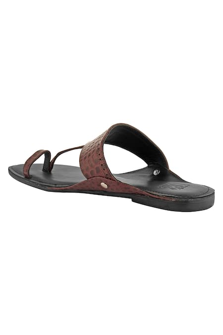 Buy_Sko_Maroon Textured Kolhapuris_Online_at_Aza_Fashions