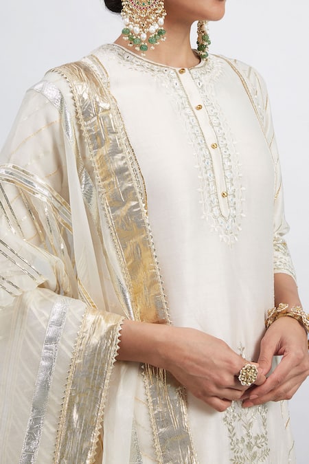 Shop Sheetal Batra White Kurta And Garara Chanderi Dupatta Organza Round Eliza Set Online at Aza Fashions Shop_Sheetal Batra_White Kurta And Garara Chanderi Dupatta Organza Round Eliza Set _Online_at_Aza_Fashions