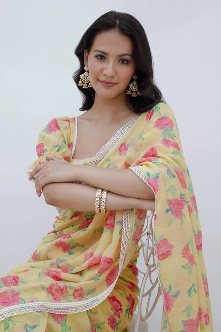 Buy_Summer By Priyanka Gupta_Yellow Silk Square Neck Floral Bloom Print Saree With Blouse_Online_at_Aza_Fashions