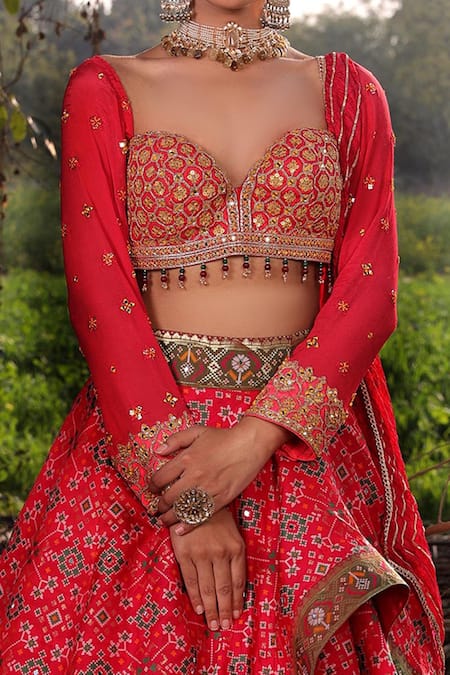 Aditi Gupta_Pink Handwoven Banarasi Organza Resham And Mirror Embroidered Lehenga Set _at_Aza_Fashions