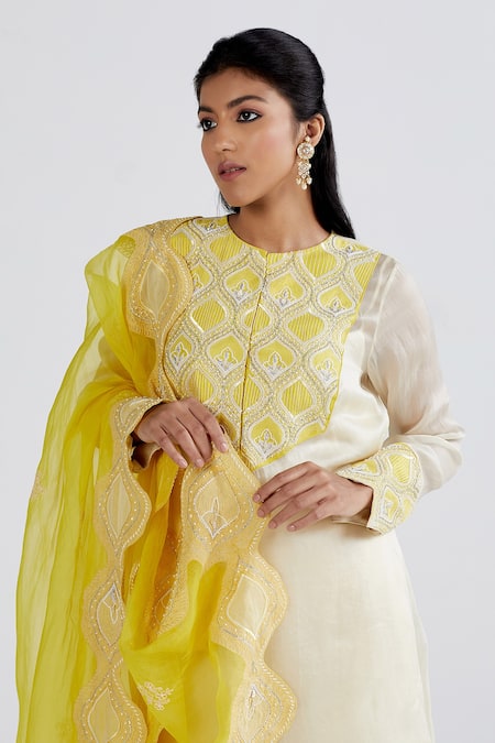 Megha Bansal White Organza, Chanderi Pearl, Resham, Inaya Embroidered Kurta Set at Aza Fashions Megha Bansal_White Organza, Chanderi Pearl, Resham, Inaya Embroidered Kurta Set _at_Aza_Fashions