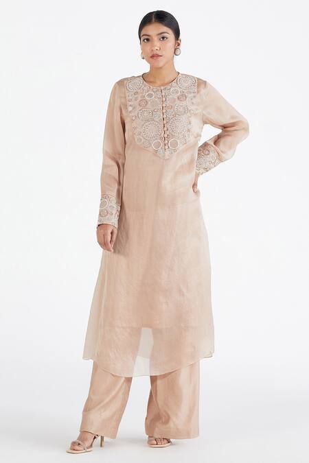 Megha Bansal Pink Organza, Chanderi Floral, Indrani Hand Embroidered Kurta Set Online at Aza Fashions Megha Bansal_Pink Organza, Chanderi Floral, Indrani Hand Embroidered Kurta Set _Online_at_Aza_Fashions