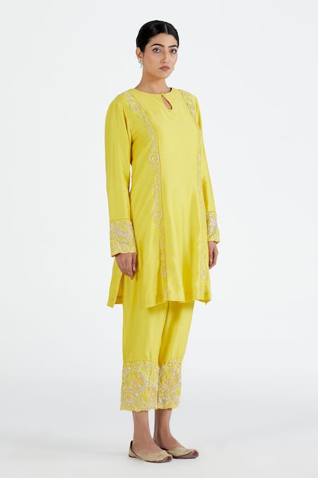 Megha Bansal Yellow Organza, Chanderi Floral, Runa Vrit Embroidered Kurta Set Online at Aza Fashions Megha Bansal_Yellow Organza, Chanderi Floral, Runa Vrit Embroidered Kurta Set _Online_at_Aza_Fashions