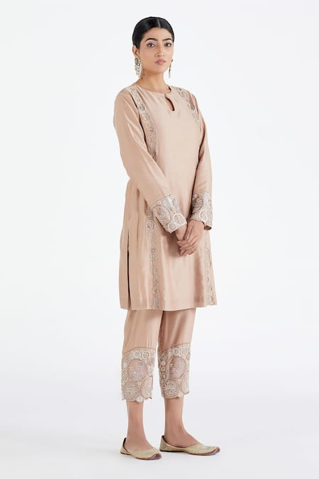 Megha Bansal Pink Organza, Chanderi Floral, Stripes Runa Vrit Embroidered Kurta Set Online at Aza Fashions Megha Bansal_Pink Organza, Chanderi Floral, Stripes Runa Vrit Embroidered Kurta Set _Online_at_Aza_Fashions