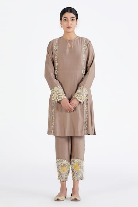 Shop Megha Bansal Grey Organza, Chanderi Floral, Stripes Runa Vrit Embroidered Kurta Set at Aza Fashions Shop_Megha Bansal_Grey Organza, Chanderi Floral, Stripes Runa Vrit Embroidered Kurta Set _at_Aza_Fashions