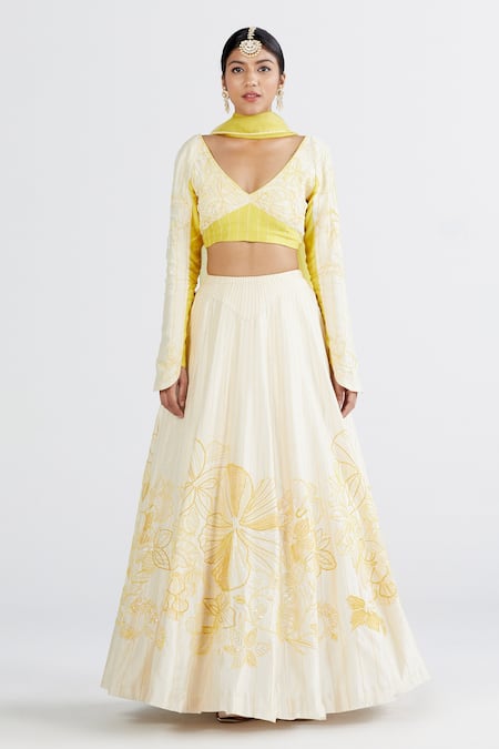 Shop Megha Bansal White Chanderi Tulle, China Silk Floral, Beads Jiya Hand Embroidered Lehenga Set at Aza Fashions Shop_Megha Bansal_White Chanderi Tulle, China Silk Floral, Beads Jiya Hand Embroidered Lehenga Set _at_Aza_Fashions