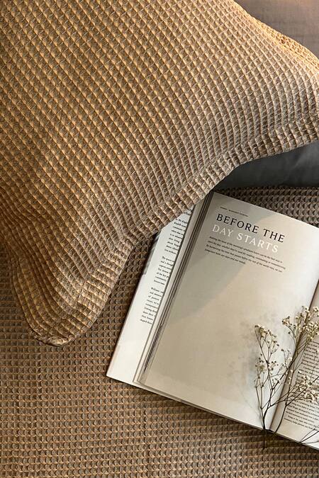 Shop Sadyaska Grey 300tc Cotton And Woven Fabric Honeycomb Pattern Duvet Cover Online at Aza Fashions Shop_Sadyaska_Grey 300tc Cotton And Woven Fabric Honeycomb Pattern Duvet Cover_Online_at_Aza_Fashions