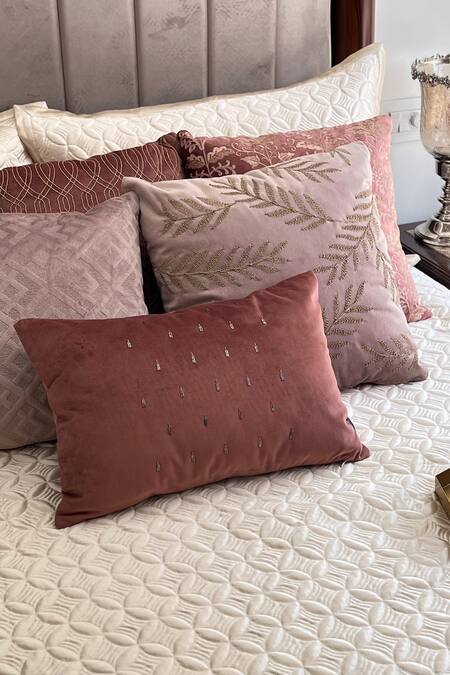 Buy_Sadyaska_White Fabric Faux Silk And Filling 100% Quilted Reversible Bedspread Set_Online_at_Aza_Fashions