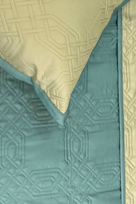 Buy_Sadyaska_Blue Fabric Cvc And Filling 100% Polyester Quilted Reversible Bedspread Set_Online_at_Aza_Fashions