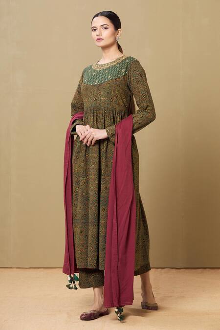 Buy Sagaa By Vanita Green Ajrakh Embroidery Round Anarkali Set Online at Aza Fashions Buy_Sagaa By Vanita_Green Ajrakh Embroidery Round Anarkali Set _Online_at_Aza_Fashions