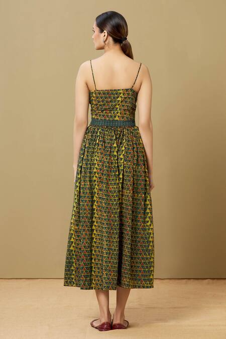 Shop Sagaa By Vanita Green Ajrakh Sweetheart Neck Skirt Set at Aza Fashions Shop_Sagaa By Vanita_Green Ajrakh Sweetheart Neck Skirt Set_at_Aza_Fashions