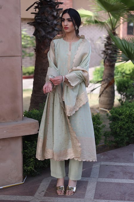 Safaa Nameh Scalloped Woven Kurta Set 