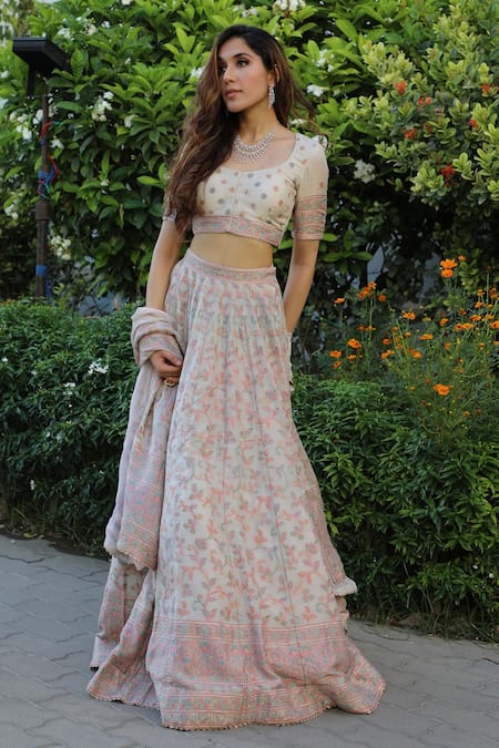 Buy Safaa Ivory Vegan Silk Kantha Work Scoop Neck Mahazbeen Floral Woven Lehenga Set Online at Aza Fashions Buy_Safaa_Ivory Vegan Silk Kantha Work Scoop Neck Mahazbeen Floral Woven Lehenga Set _Online_at_Aza_Fashions