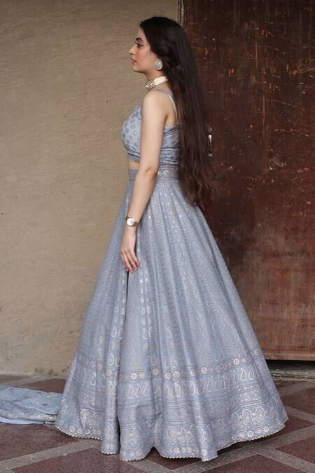 Safaa_Grey Vegan Silk Chikankari Sweetheart Neck Rumadi Azmat Lehenga Set _Online_at_Aza_Fashions