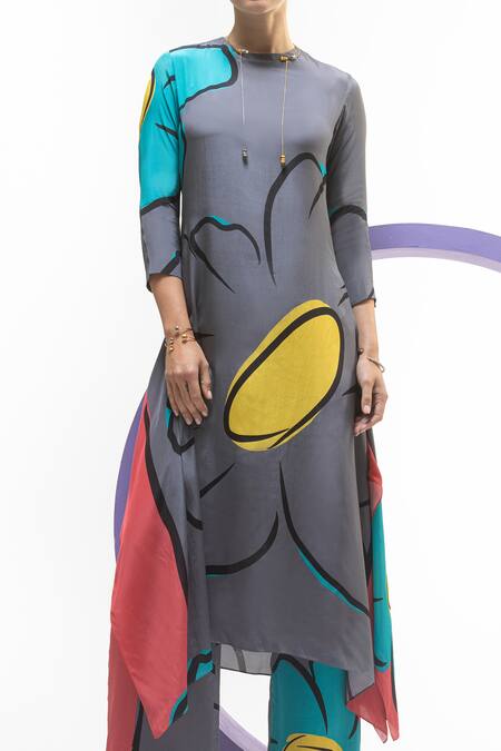 Nautanky_Grey Crepe Round Neck Square Cut Kurta And Pant Set _at_Aza_Fashions